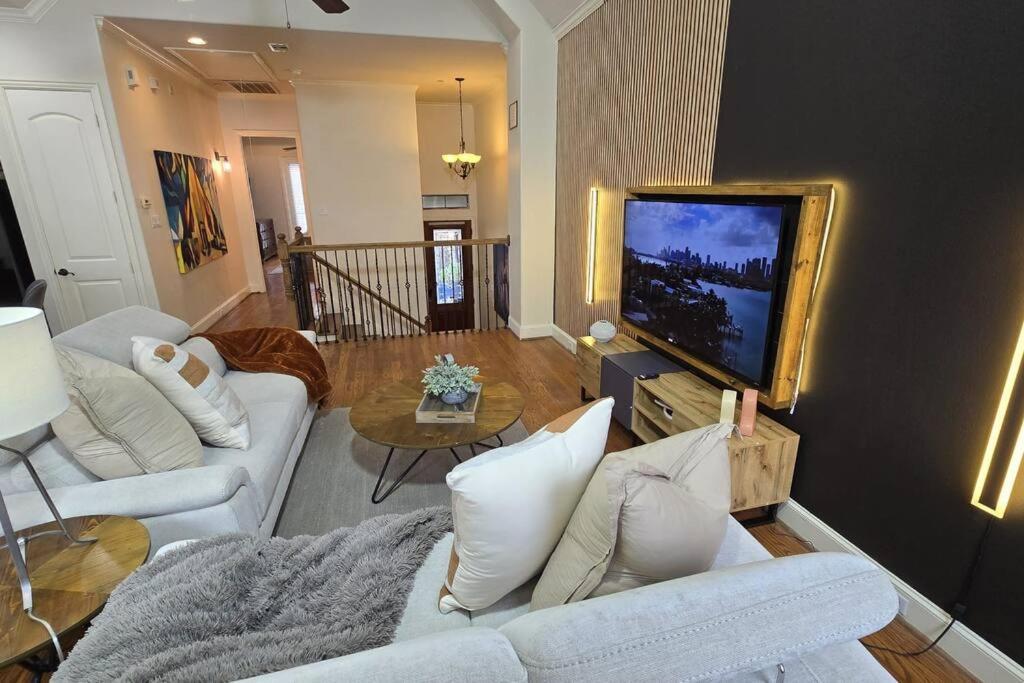 Modern Galleria Gem Private Jacuzzi 3 Br Houston Luaran gambar