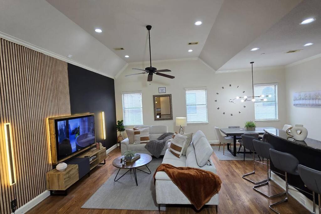 Modern Galleria Gem Private Jacuzzi 3 Br Houston Luaran gambar