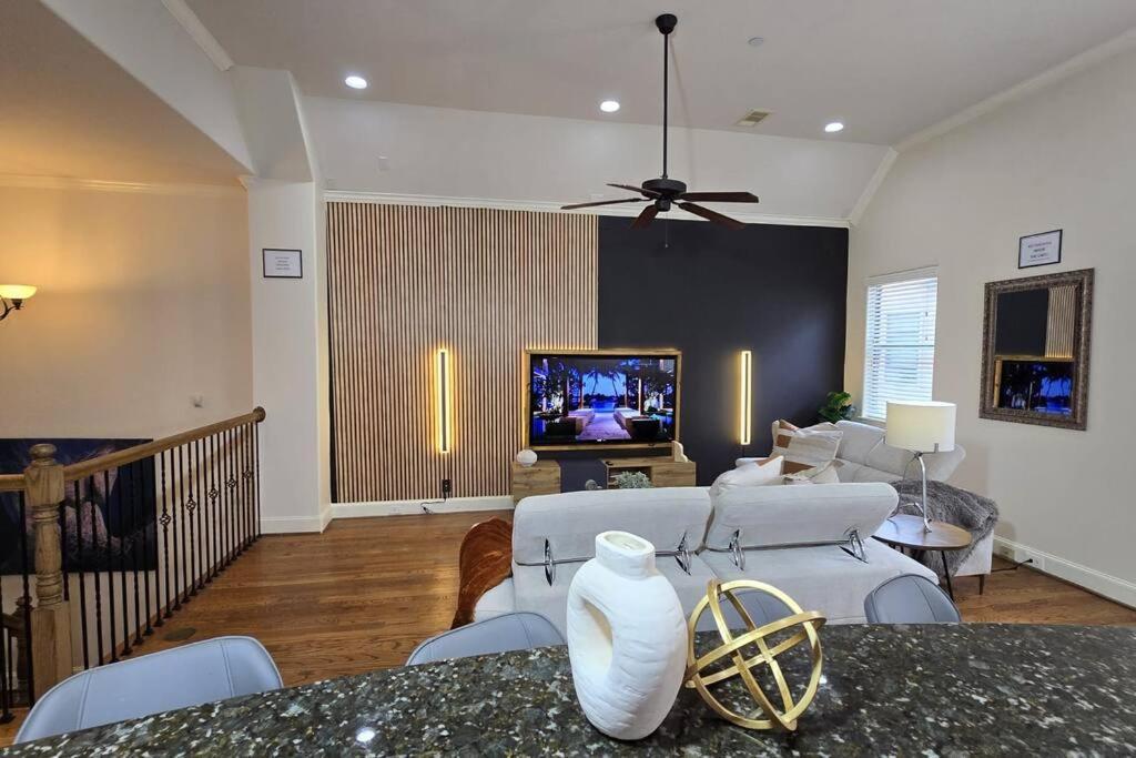 Modern Galleria Gem Private Jacuzzi 3 Br Houston Luaran gambar