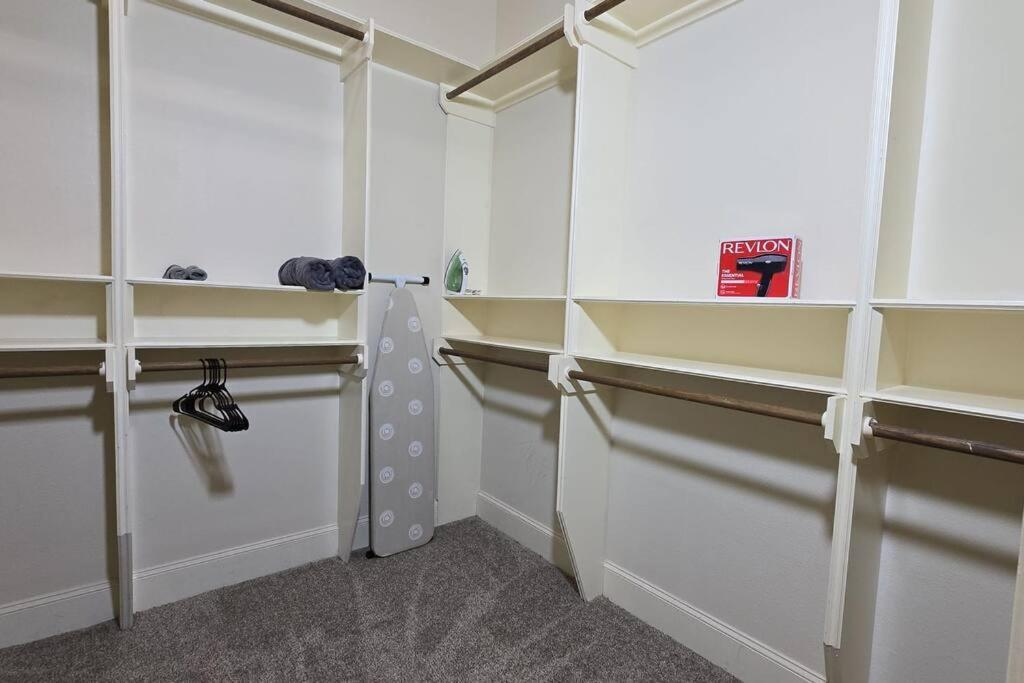 Modern Galleria Gem Private Jacuzzi 3 Br Houston Luaran gambar
