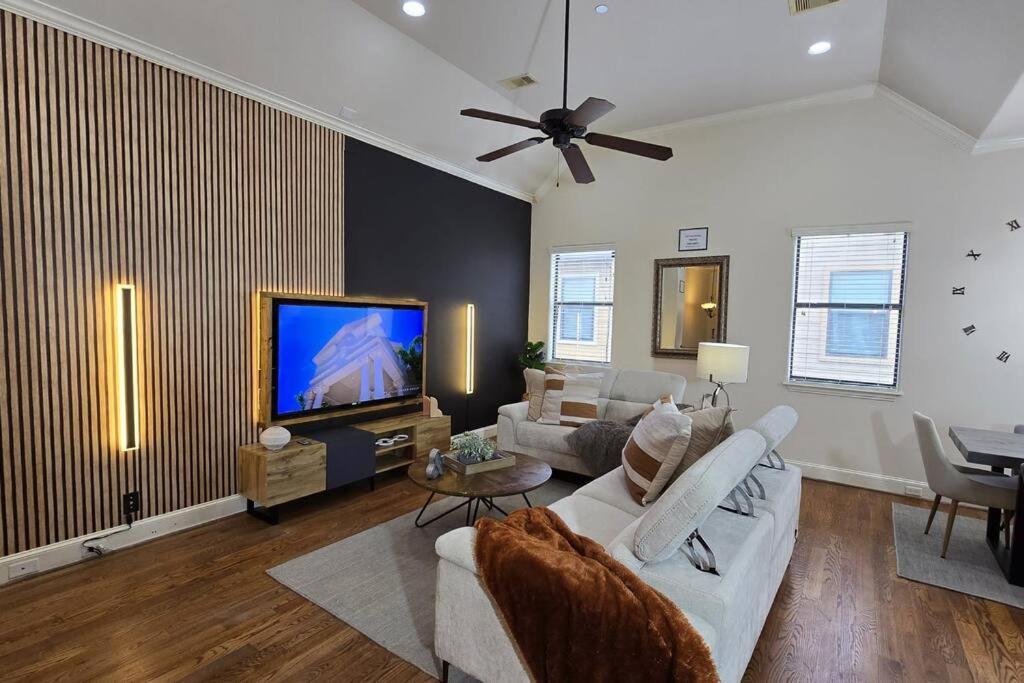 Modern Galleria Gem Private Jacuzzi 3 Br Houston Luaran gambar