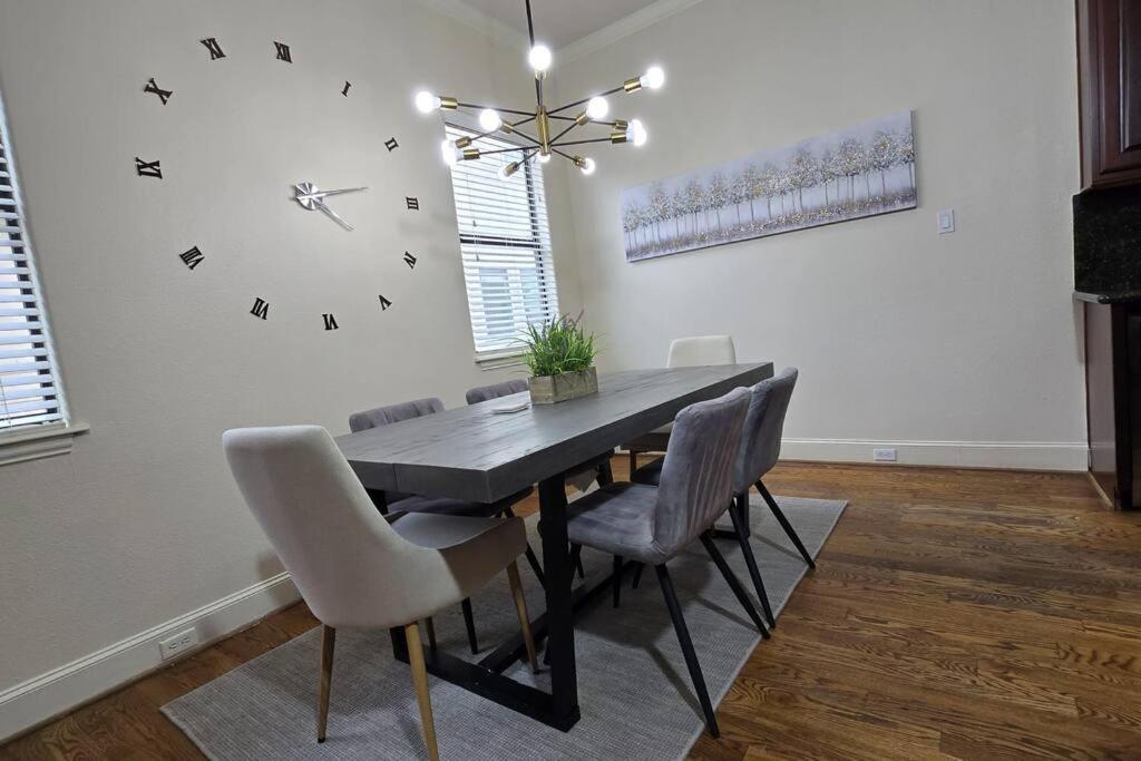 Modern Galleria Gem Private Jacuzzi 3 Br Houston Luaran gambar