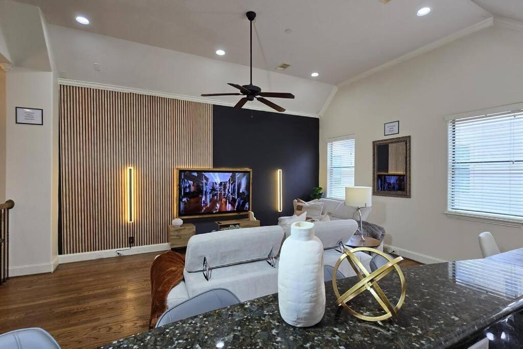 Modern Galleria Gem Private Jacuzzi 3 Br Houston Luaran gambar