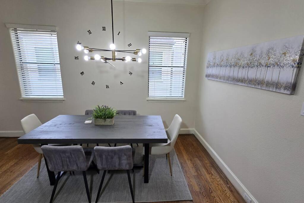 Modern Galleria Gem Private Jacuzzi 3 Br Houston Luaran gambar