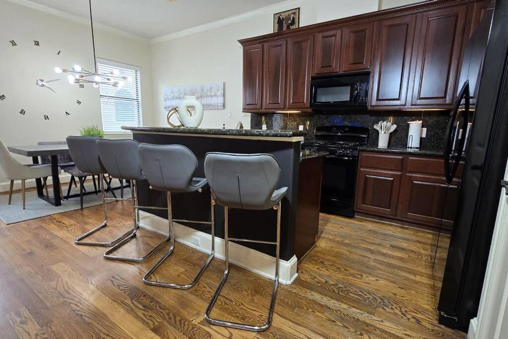 Modern Galleria Gem Private Jacuzzi 3 Br Houston Luaran gambar