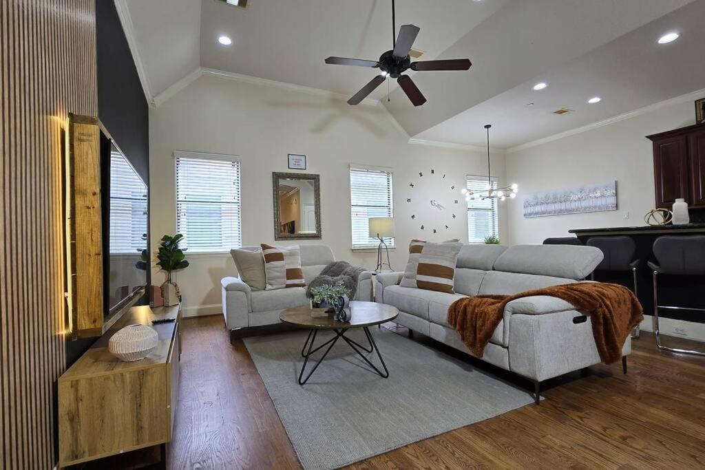 Modern Galleria Gem Private Jacuzzi 3 Br Houston Luaran gambar
