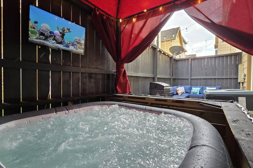 Modern Galleria Gem Private Jacuzzi 3 Br Houston Luaran gambar